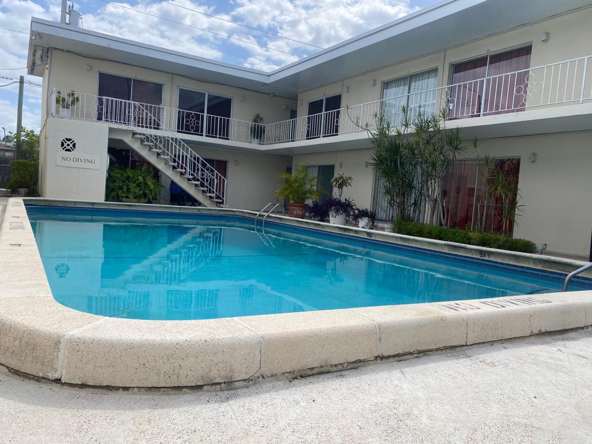 Queens Lodge Motel West Palm Beach Bagian luar foto